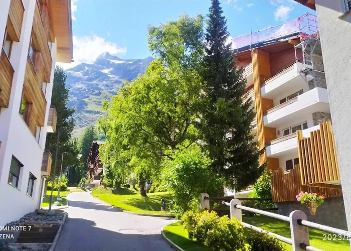 Simple Flat In Fee *