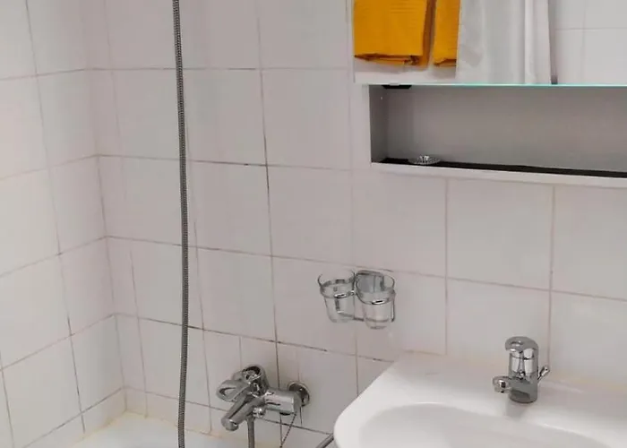 Simple Flat In Fee شقة *