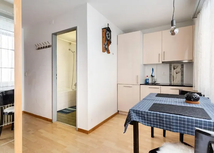 Simple Flat In Fee Apartamento